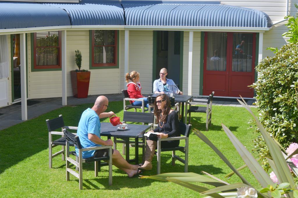 Ducks & Drakes Boutique Motel & Backpackers New Plymouth Bagian luar foto