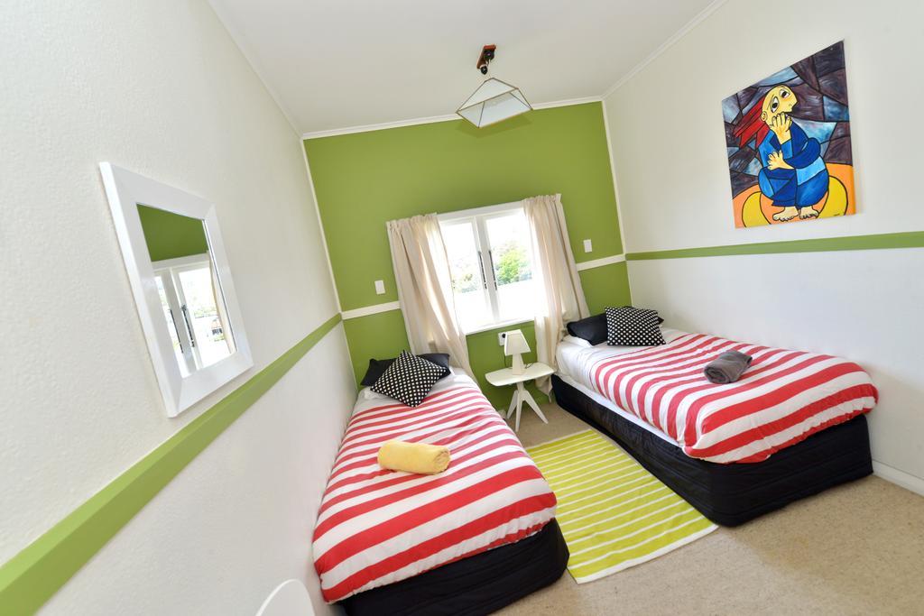 Ducks & Drakes Boutique Motel & Backpackers New Plymouth Bagian luar foto