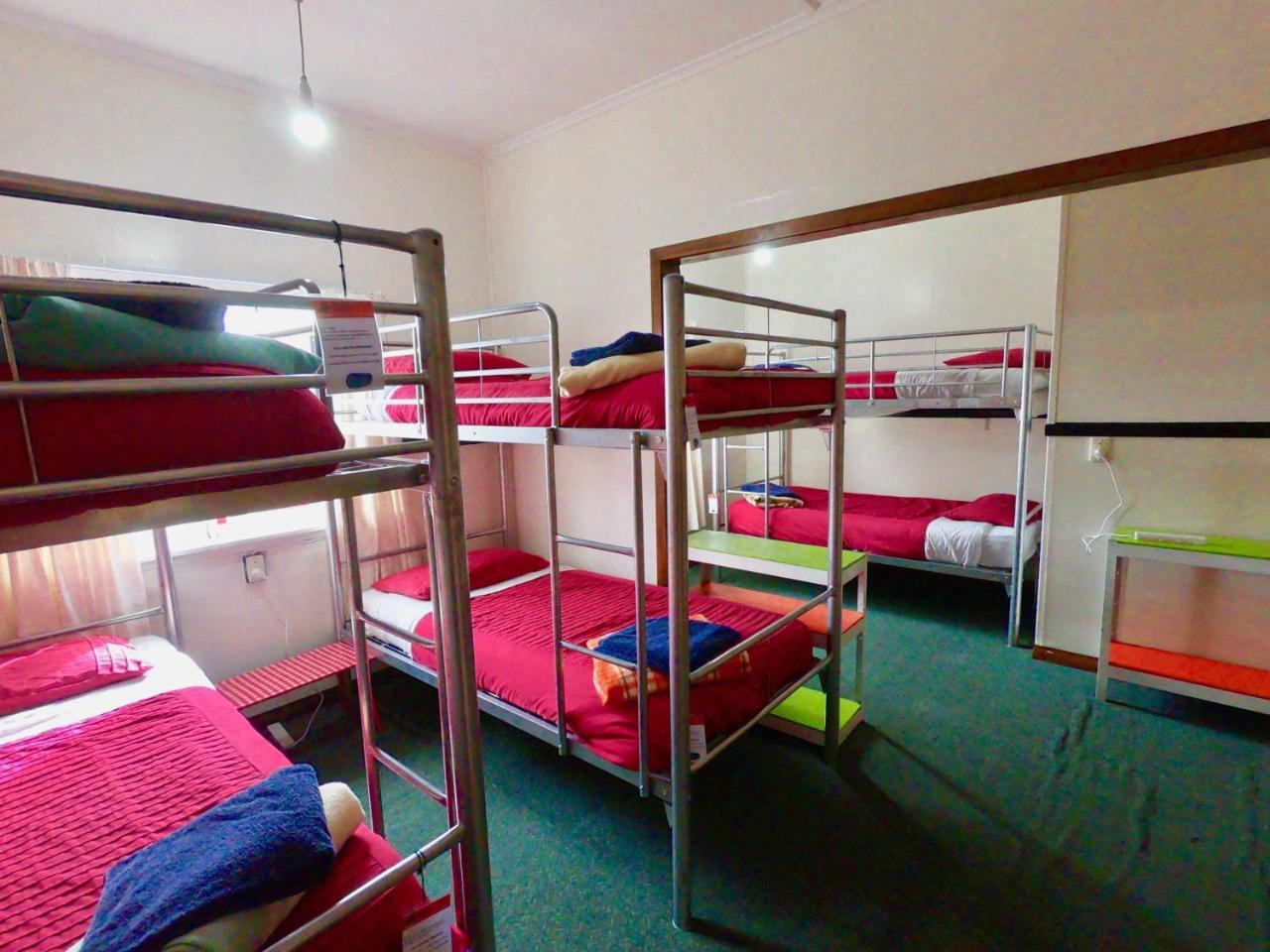 Ducks & Drakes Boutique Motel & Backpackers New Plymouth Bagian luar foto